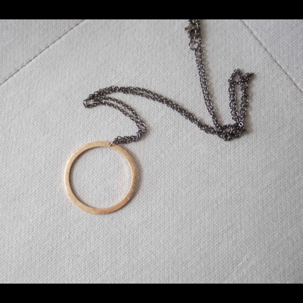Kevia Jewelry - circle pendant - NWT/NIP - with jewelry bag - Picture 2 of 5